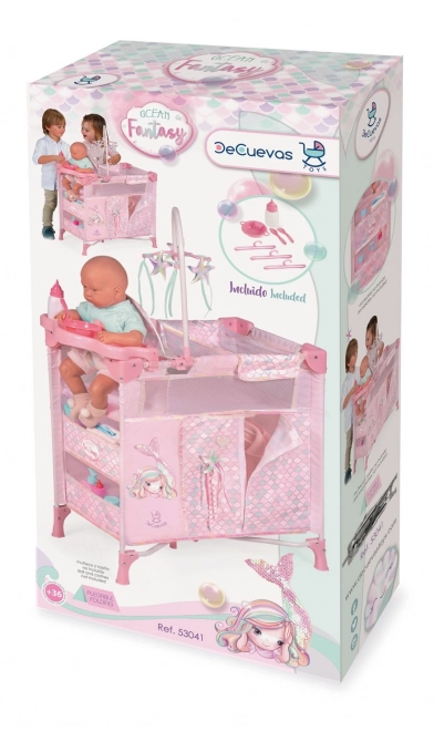 DeCuevas 53041 Skládací postýlka pro panenky s 5 funkčními doplňky Ocean Fantasy 2021