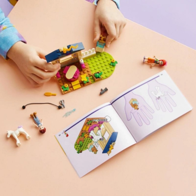LEGO Friends 41696 Čištění poníka ve stáji