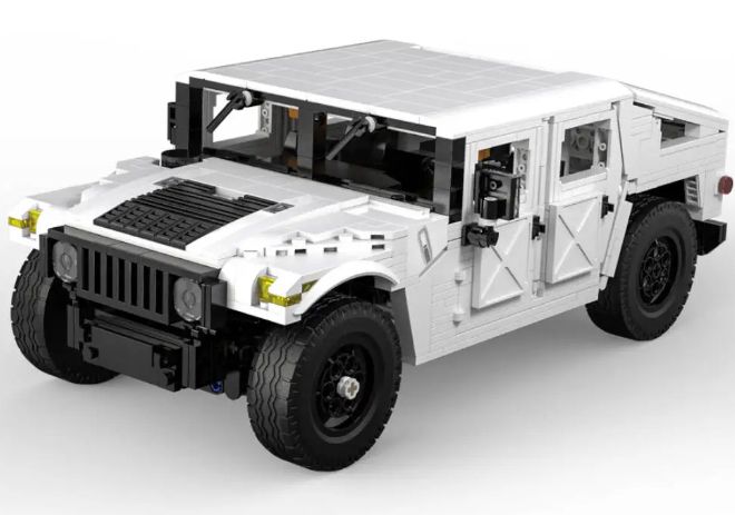 CaDA Technické cihly 1386 el. Vojenské vozidlo Humvee 1:12 pro děti 8+