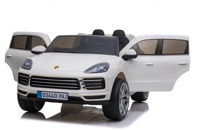 Porsche Cayenne S Vozidlo lakované bílou barvou