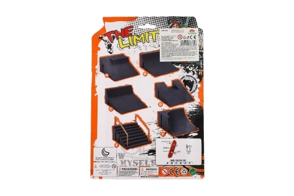 Skateboard prstový šroubovací s rampou plast mix druhů na kartě 20x29x7cm