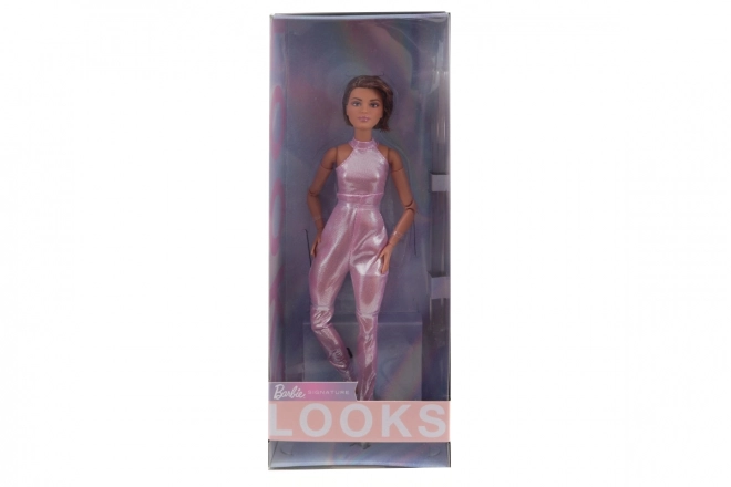 Barbie Looks s krátkými vlasy v růžovém outfitu HRM14