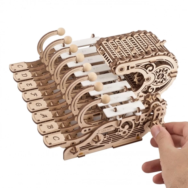 Ugears dřevěný mechanický model hudebního nástroje Celesta
