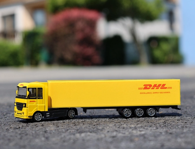 Auto kamion s návěsem DHL plast 19cm na volný chod v krabičce 20x6x4cm