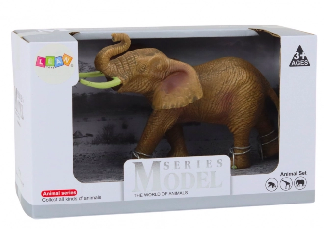 Sběratelská figurka slona afrického s vyvýšeným chobotem Safari