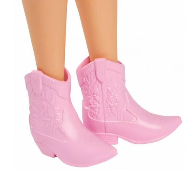 Barbie modelka v modrých šatech s motýlky