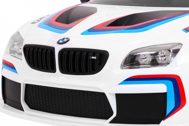 BMW M6 GT3 Autíčko na baterie pro děti Bílé + ventilace + zvuky MP3 Světla + dálkové ovládání