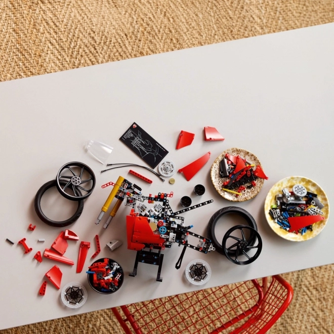 Stavebnice LEGO Technic motocykl Ducati Panigale V4 S