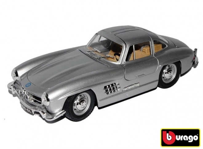 Bburago 1:24 Mercedes Benz 300SL stříbrná 18-22023